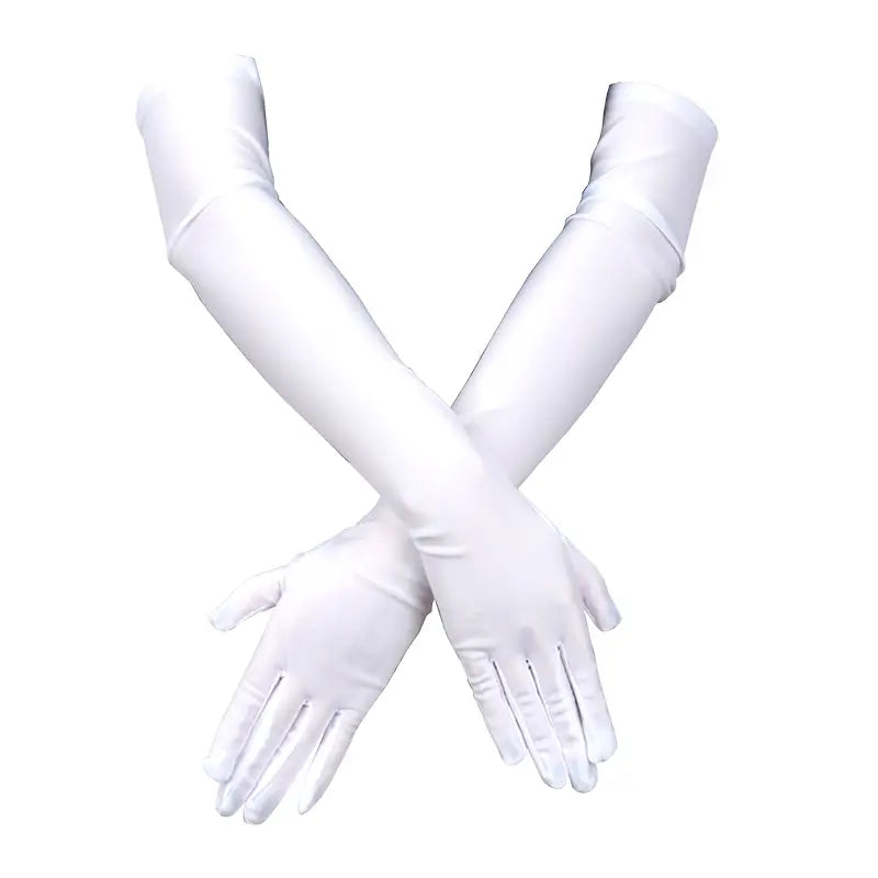 Un par de elegantes guantes largos de ópera de satén blanco para mujer, con acabado liso y brillante y mangas largas que llegan hasta el codo.