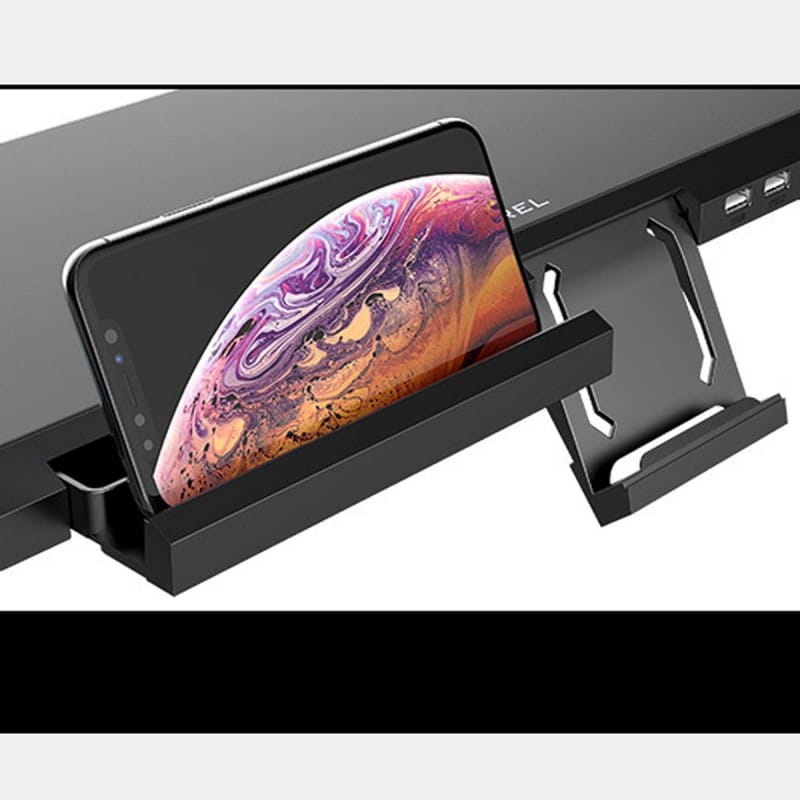 Support de moniteur RGB en plastique noir avec station d’accueil USB et tiroir de rangement, tenant un iPhone avec un support de téléphone minimaliste et épuré.