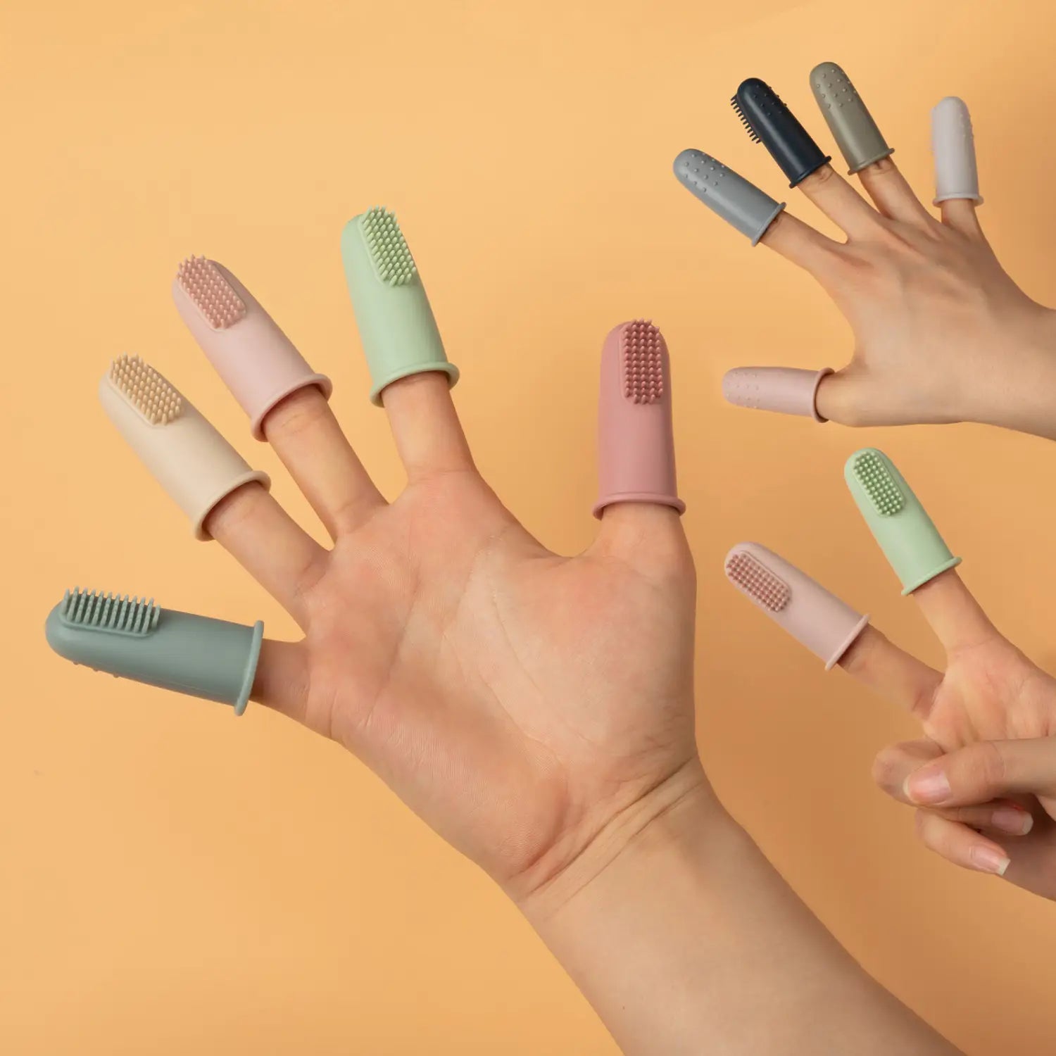 Pastellfarbene Silikon-Babysfingernzahnbürste aus BPA-freiem Material mit weichen Borsten, entwickelt für eine sanfte Nagelpflege.