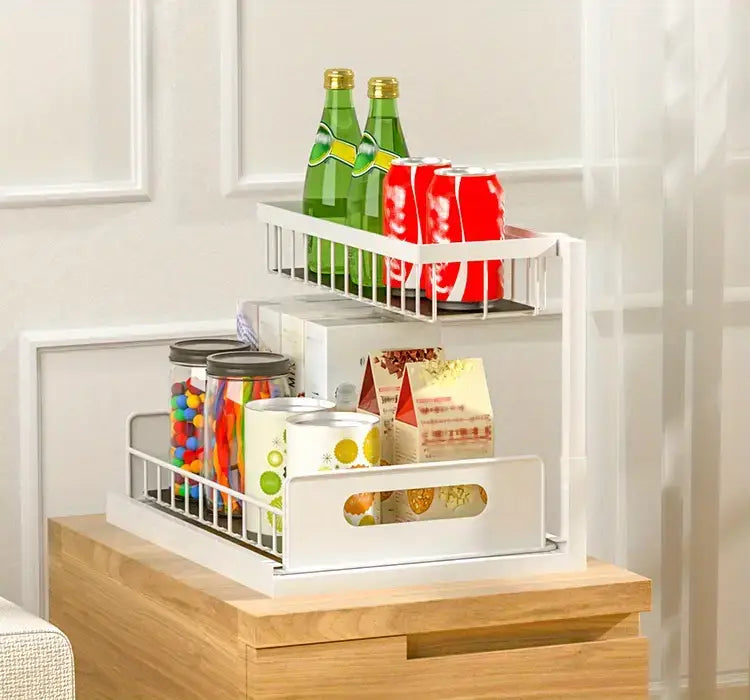 Organisateur d’évier à deux niveaux en treillis métallique blanc, conçu pour les placards de cuisine et de salle de bains, avec une structure en forme de L afin d’optimiser l’espace