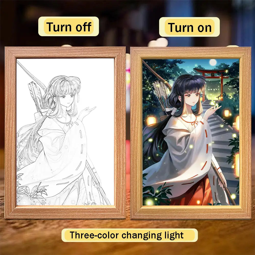 Decoración para pintura luminosa con marco de madera que presenta un personaje de anime con cabello largo oscuro, en una túnica blanca, iluminado por luces LED de cambio de tres colores, para uso nocturno.
