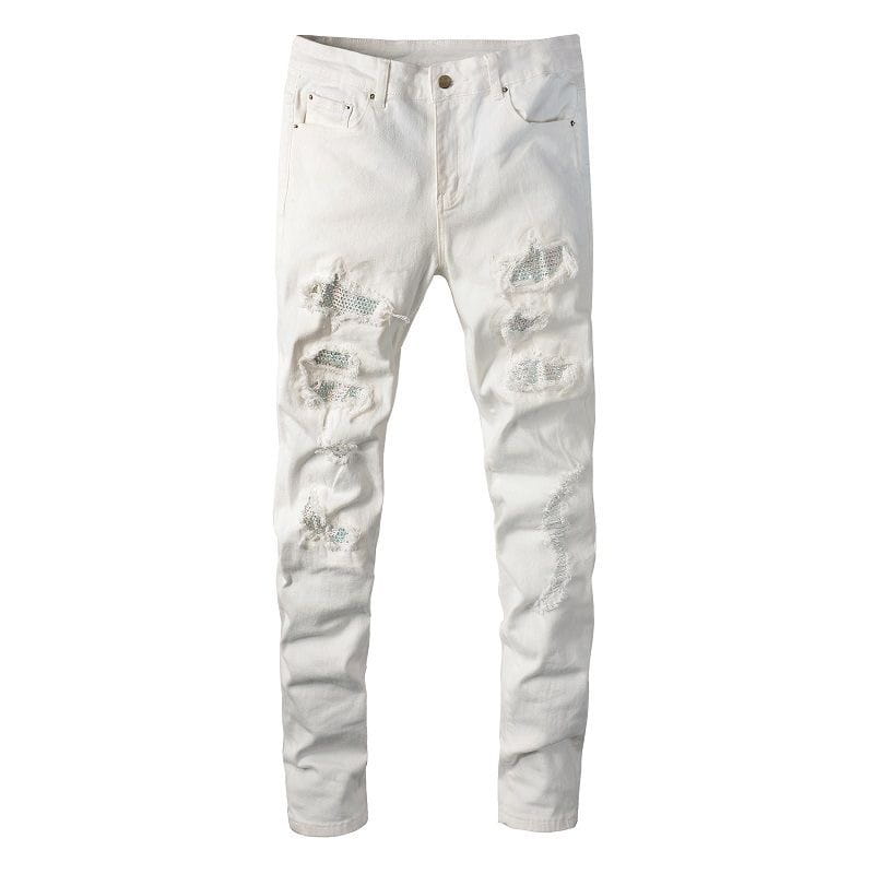 Jean en denim blanc délavé pour homme avec zones déchirées au niveau du genou, coupe ajustée, agrémenté d’ornements en strass