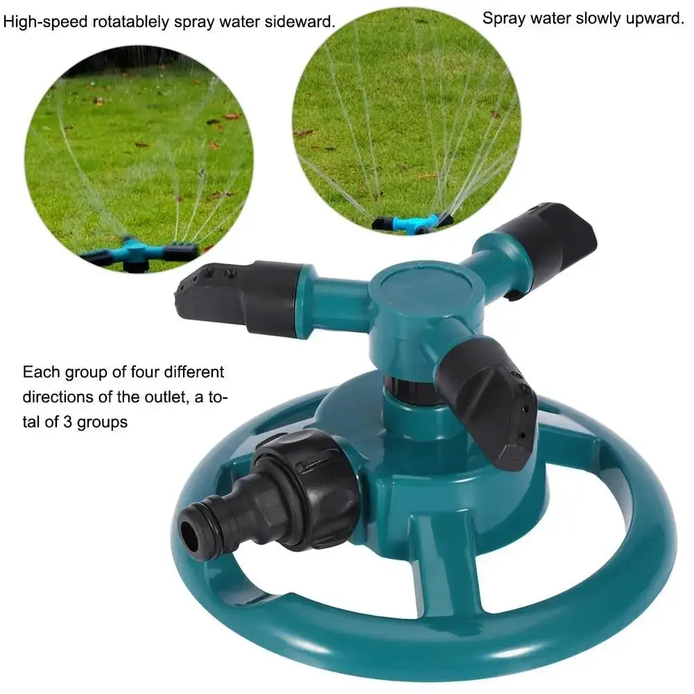Arroseur rotatif d’extérieur en plastique turquoise et noir à 3 bras doté de trois groupes de quatre buses de pulvérisation, conçu pour l’irrigation du jardin.