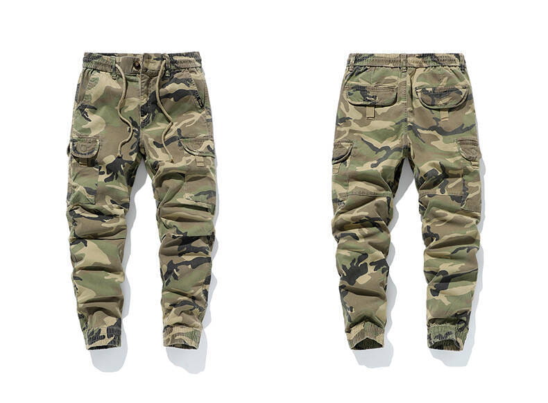 Tarnfarbene Cargo-Jogginghosen für Herren aus Baumwolle mit lockerer Passform, mehreren Taschen und einem Kordelzug an der Taille.
