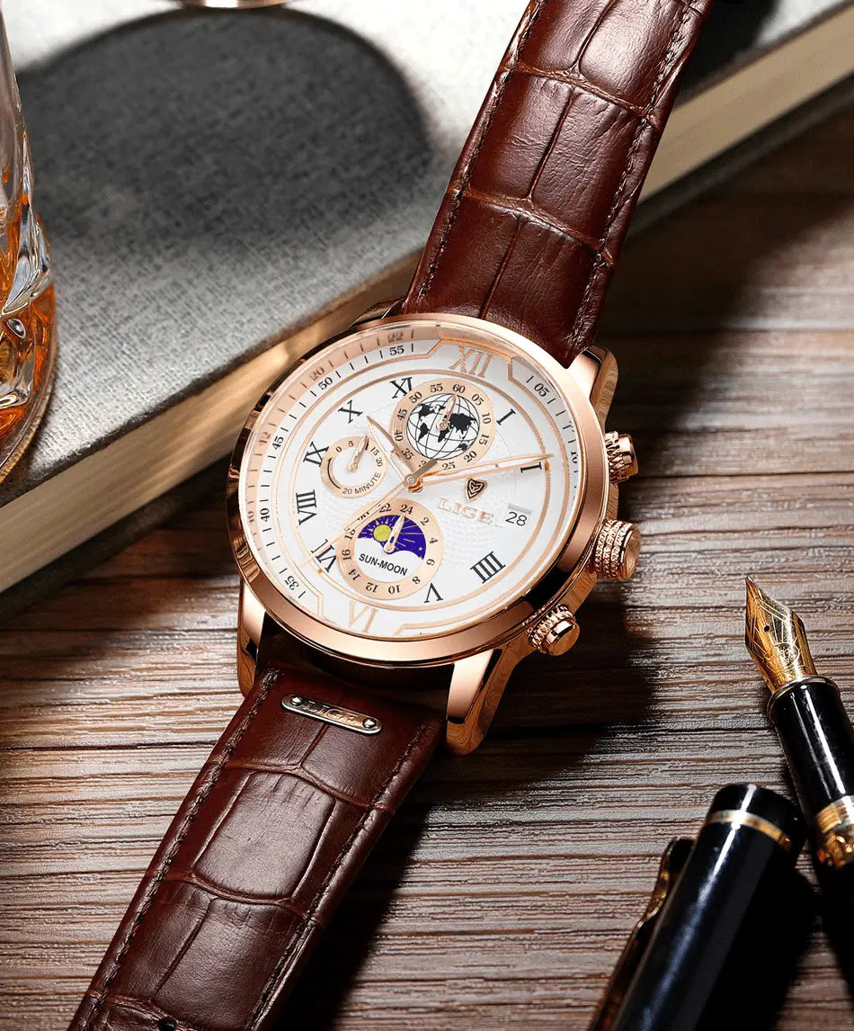 Herren-Lige-Uhr mit Roségold-Chronograph und Lederarmband, mit weißem Zifferblatt mit römischen Ziffern, Mondphasenanzeige und braunem Alligatorlederarmband.