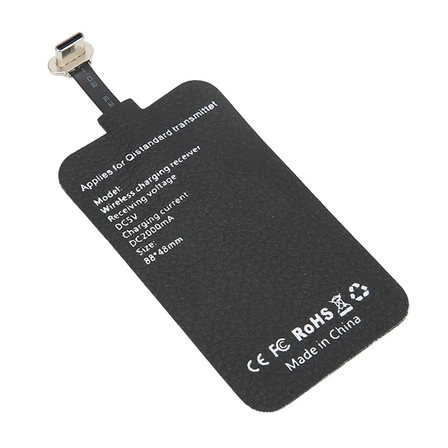 シルバーのUSB-Cコネクタと白色の印刷仕様を備えたブラックの長方形ワイヤレス充電レシーバータイプC 10W。効率的なワイヤレス充電のために設計