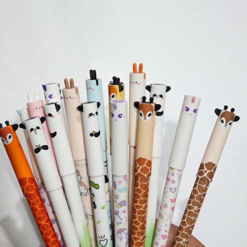 un ensemble de stylos à gel effaçables pour animaux, présentant des dessins de bande dessinée mignons dans des motifs de couleurs pastel et naturelles, pour écrire et dessiner.