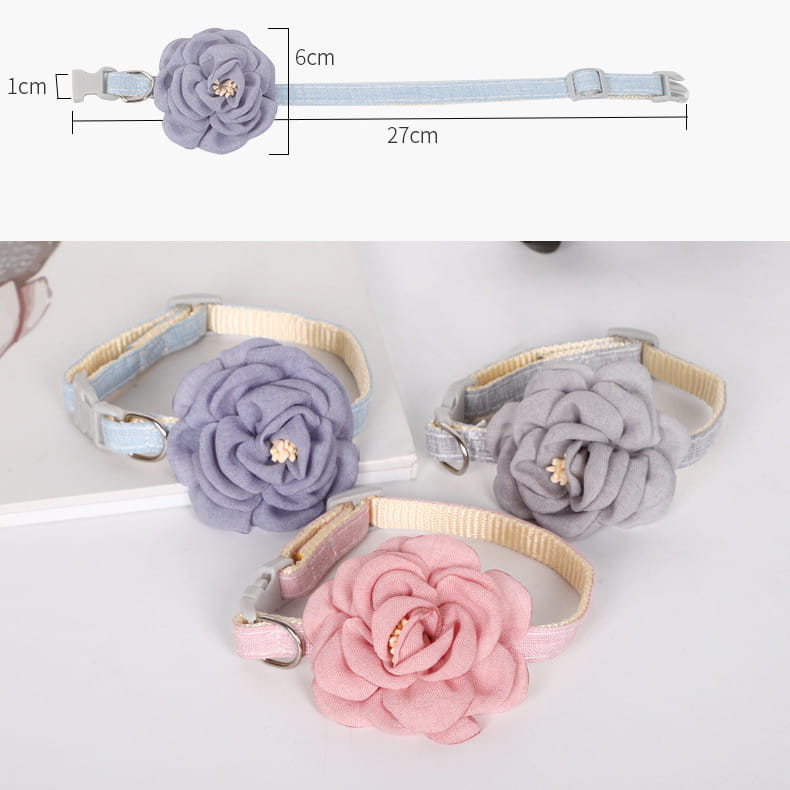 Hellfarbener, blumiger Katzenhalsband mit einem weichen Stoffrosen-Zentrum und verstellbarer Metall-Schnalle, benannt Camellia Flower Verstellbares Katzenhalsband.