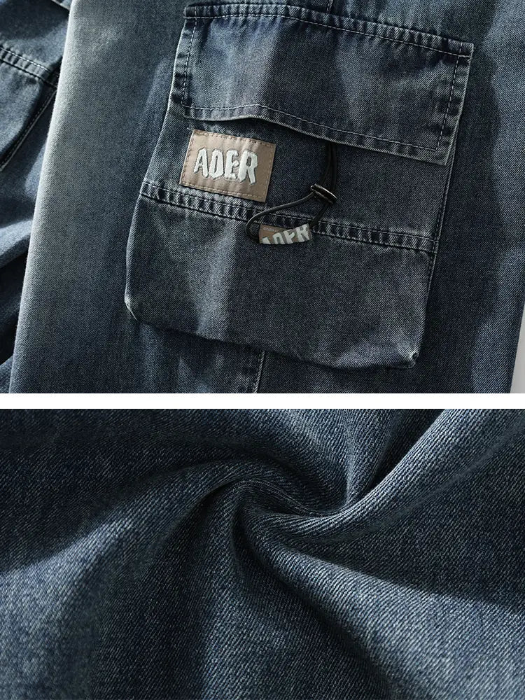 Jean cargo ample pour homme, grande taille, en denim teinte foncée : tissu robuste à texture marquée et poche avant avec écusson de marque en cuir brun ader.