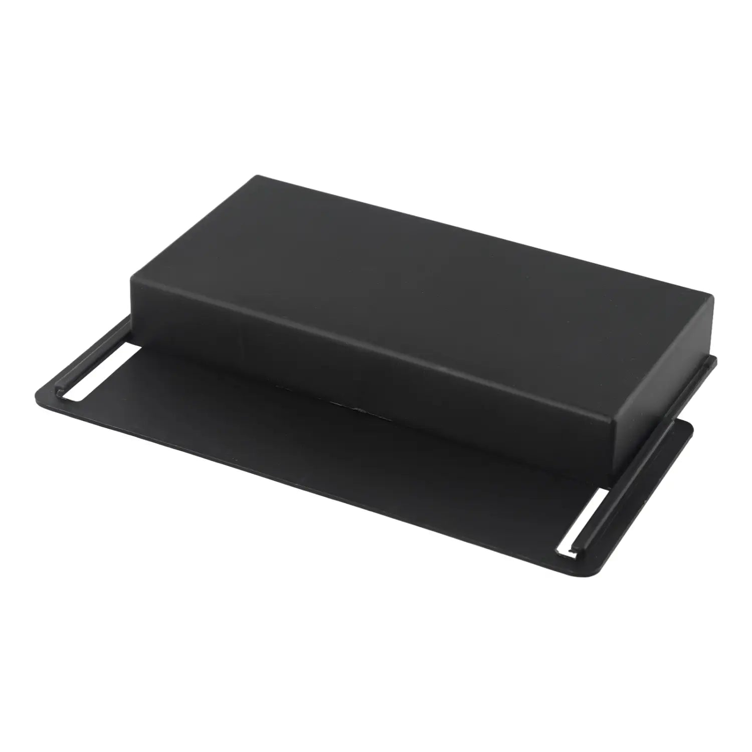 Boîte de rangement pour organisateur de tiroir sous bureau en métal rectangulaire noir, avec base plate et deux fentes fixées sur les côtés pour sécuriser les câbles.