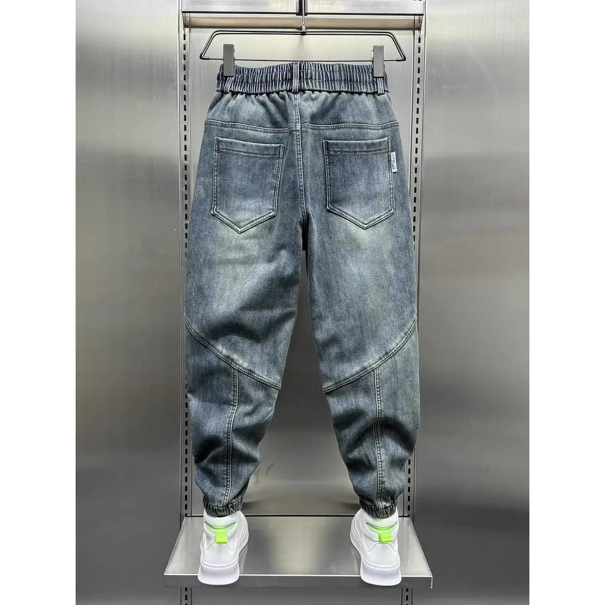 Herren Loose-Fit-Haremhosen aus grauem Denim mit entspannter Passform, elastischem Bund und umgeschlagenen Knöcheln