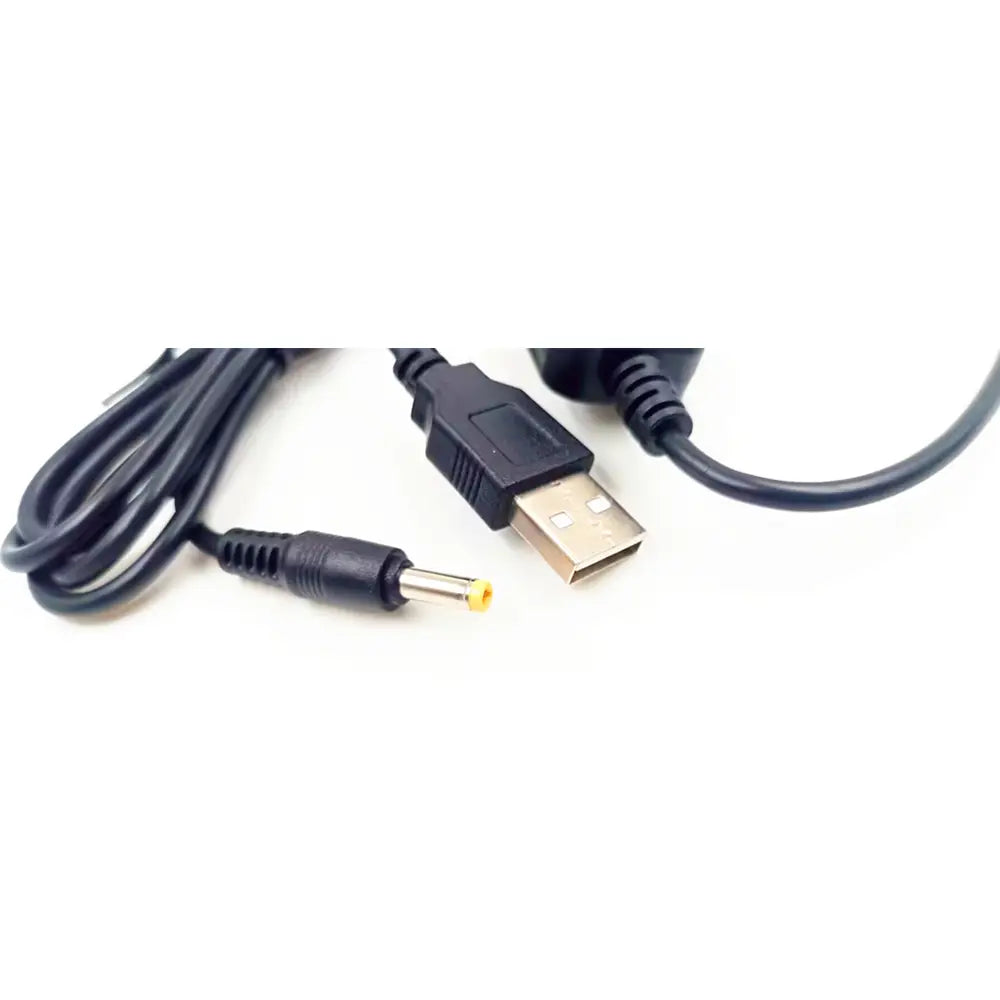 ヤエス VX シリーズ無線機向けの、標準的な USB-A コネクタと黄色のバレルジャックを備えた黒色 USB から DC への充電ケーブル。