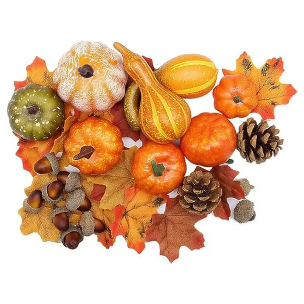 Une collection de décorations pour la maison d’automne mettant en vedette des citrouilles artificielles texturées en orange, vert et blanc, accompagnées de fausses feuilles d’automne, de glands et de pommes de pin