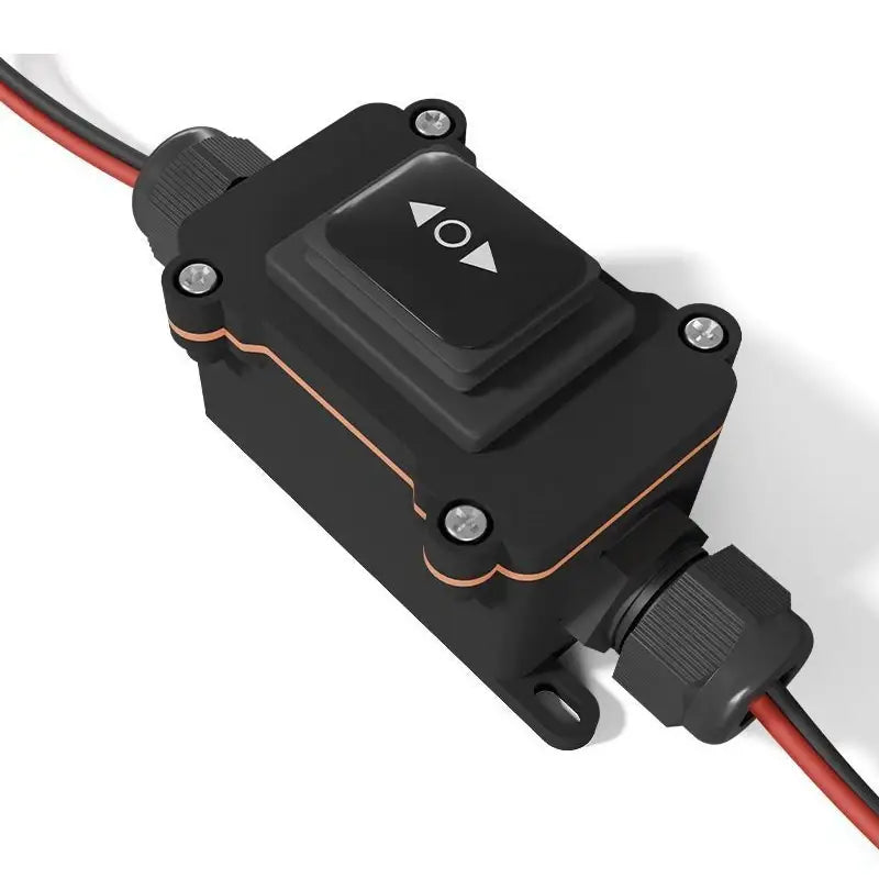 Schwarzer, wasserdichter elektrischer Schalter mit Druckknopf-Bedienung, mit weißen Richtungspfeilen und orangefarbenem Akzentbesatz, verwendet als Werkzeug zum Lösen des EPB-Bremssattel-Elektromotors zur Reparatur am Fahrzeug.