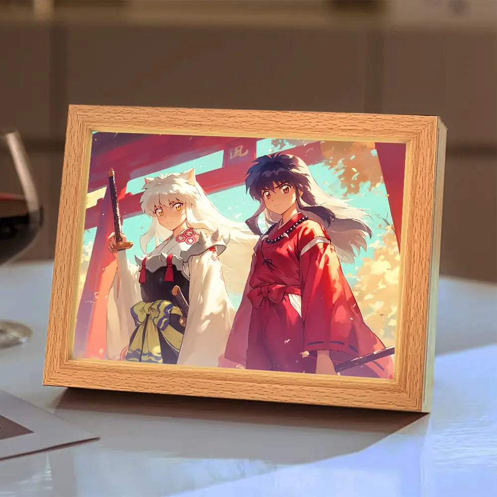 Decoración para pintura luminosa con marco de madera que presenta una ilustración de anime de dos personajes con pelaje blanco y una espada, y otro personaje con vestimenta roja, para uso como luz nocturna LED