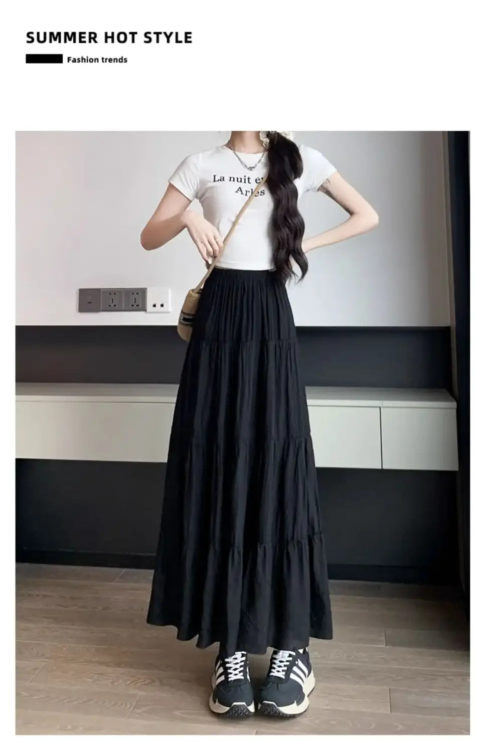 Jupe longue maxi à étages noire, avec un motif plissé fluide et un tissu léger, adaptée aux occasions élégantes