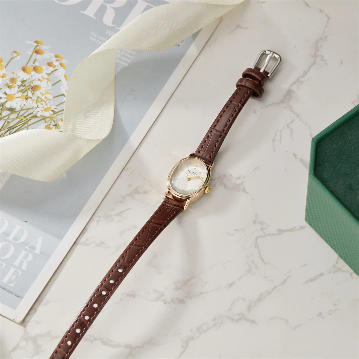 Elegant and Fashionable Ladies Watch Simple Smooth Dial Oval Case Ladies Quartz Watch
