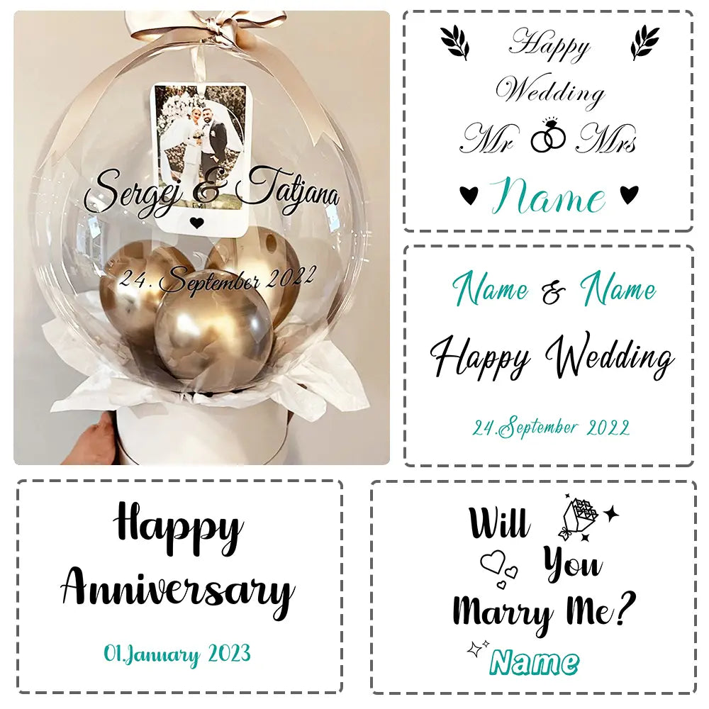 Individueller Baby-Party-Ballonaufkleber für 36-Zoll-Bobo-Ballons mit einem klaren Ballonstrauß mit goldfarbenen metallic Ballons und einer personalisierten Foto-Einlage, die mit einer cremefarbenen Schleife gebunden ist.