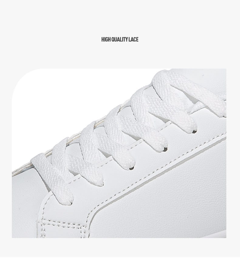 Weiße Ledersneaker im Freizeitstil mit weißen Schnürsenkeln mit einem strukturierten gewebten Muster und leichtem Design für die sportliche Nutzung.