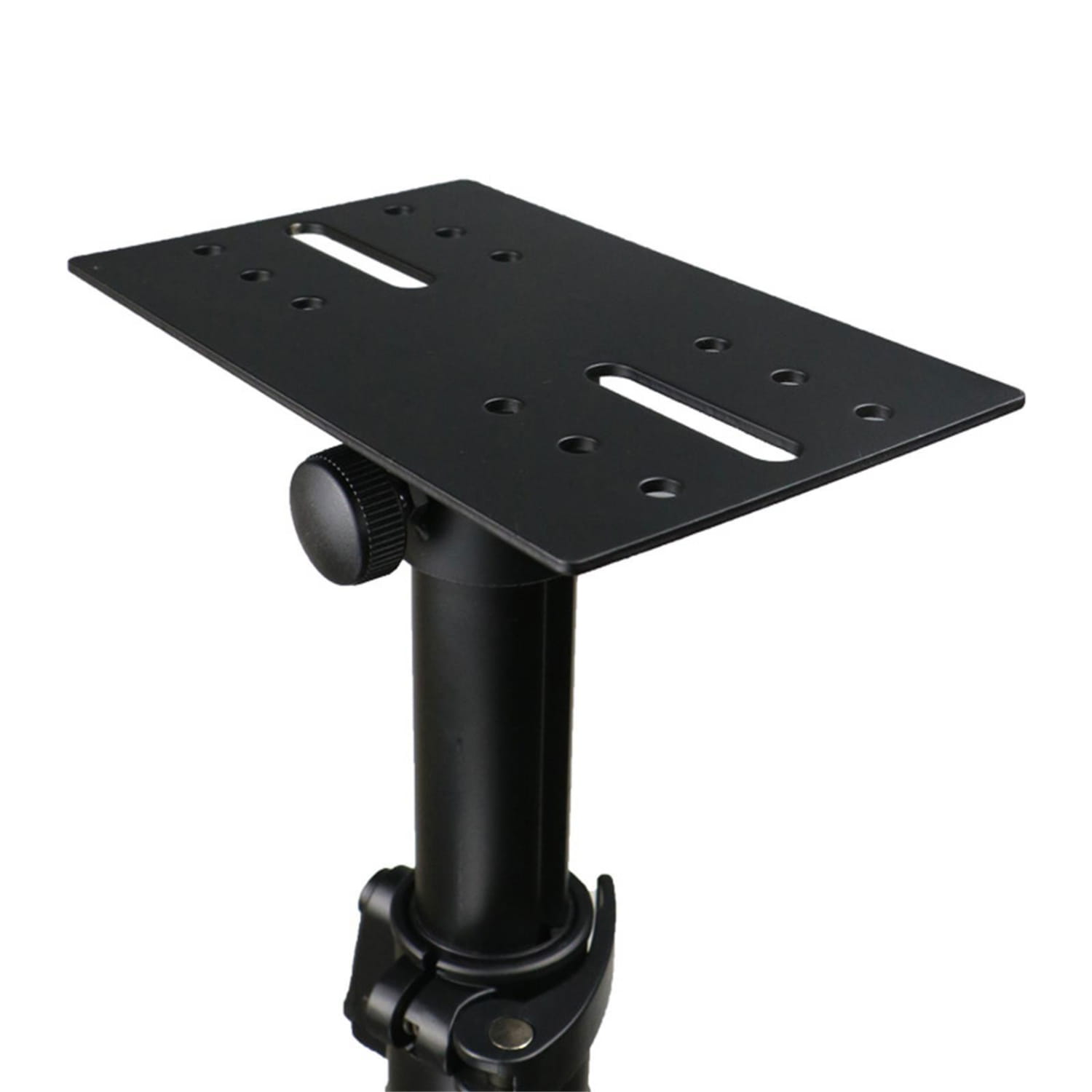 Adapter für Lautsprecherständer aus schwarzem Metall mit verstellbarer Höhe und mehreren Befestigungslöchern für eine individuell anpassbare Neigung des Tabletts.