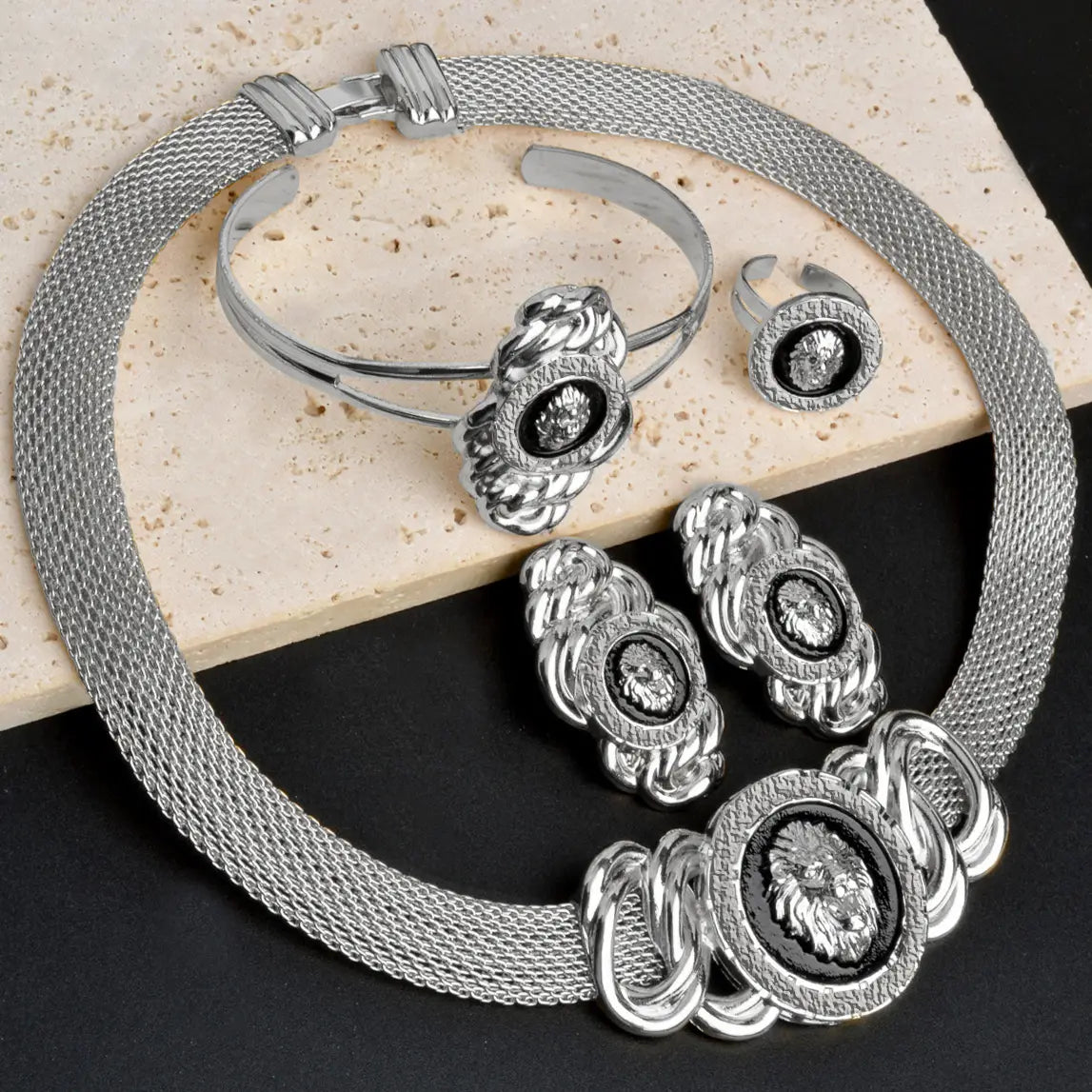 Juego de collar de malla de plata con medallones de cabeza de león de ónix negro, con brazalete a juego, aretes y anillo, en el juego de joyería de león de oro de Dubái de 18 quilates