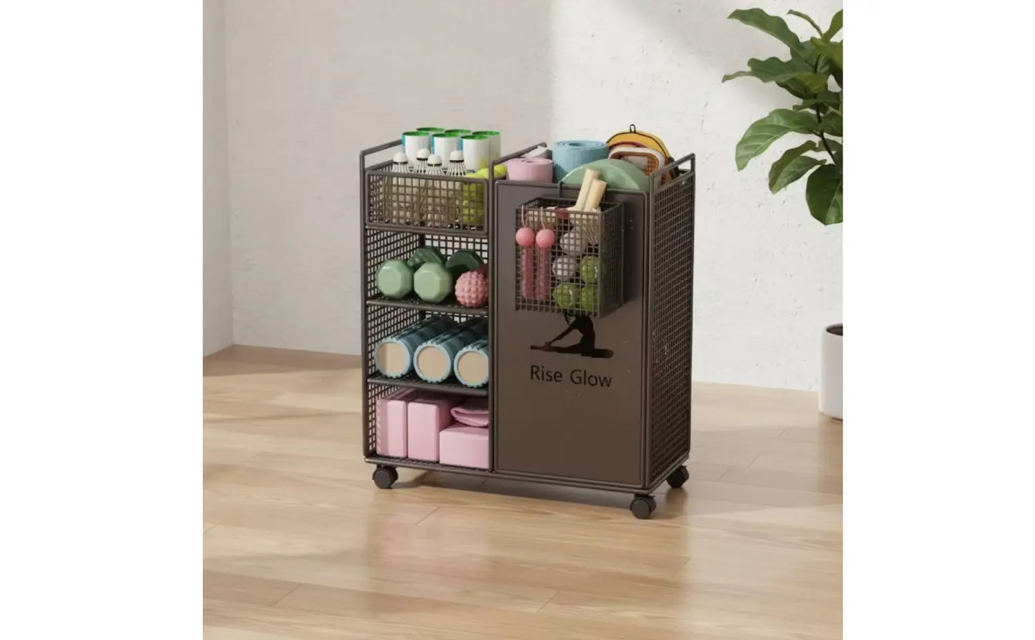 Chariot de rangement roulant pour équipements de fitness en métal brun, avec côtés en maille et plusieurs compartiments de rangement