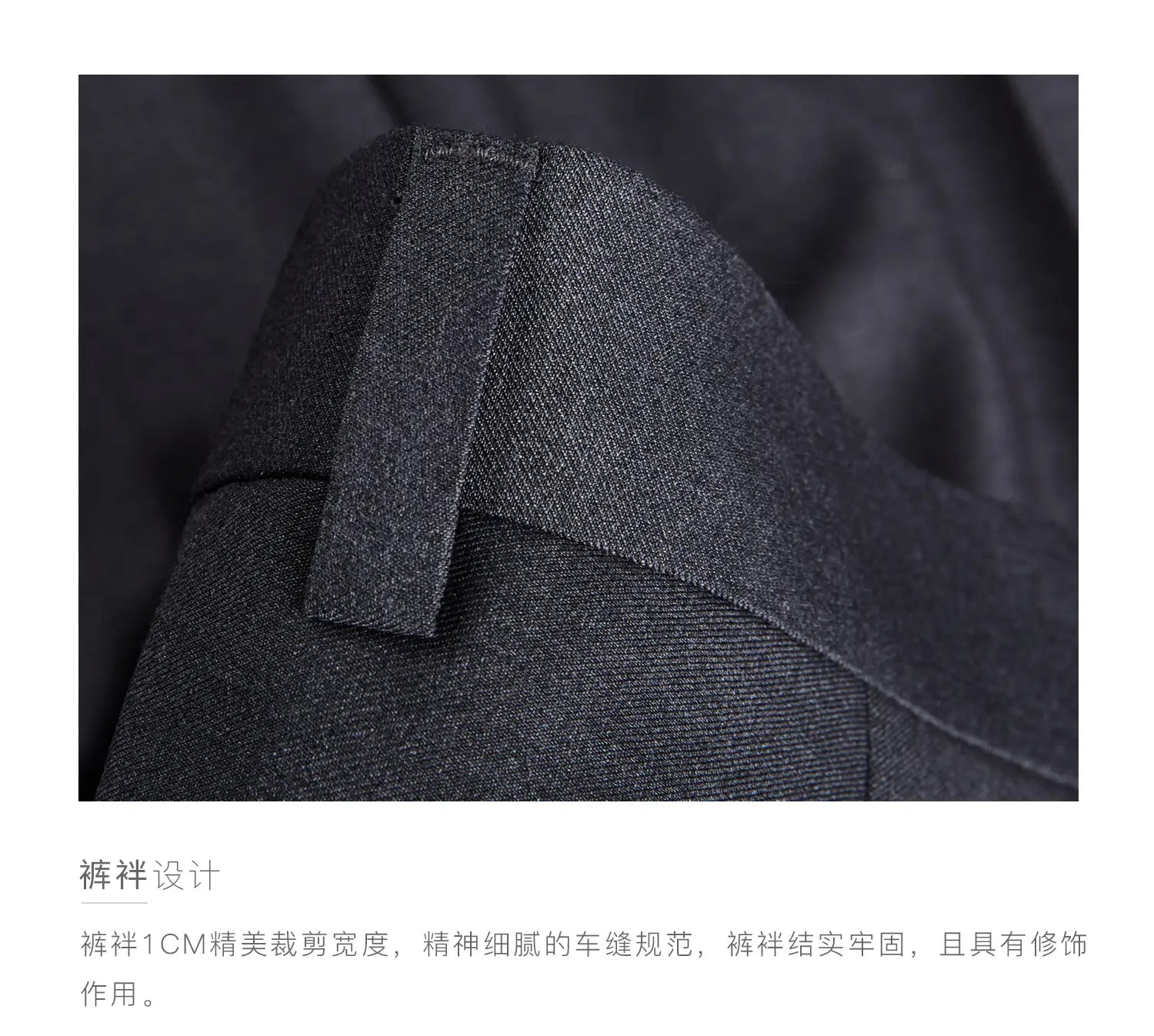 Costume pour homme en coupe slim, une veste boutonnée simple, formelle et professionnelle décontractée, en denim gris foncé, avec détail de couture de 1 cm et surpiqûres précises, mettant en évidence le type de fermeture.