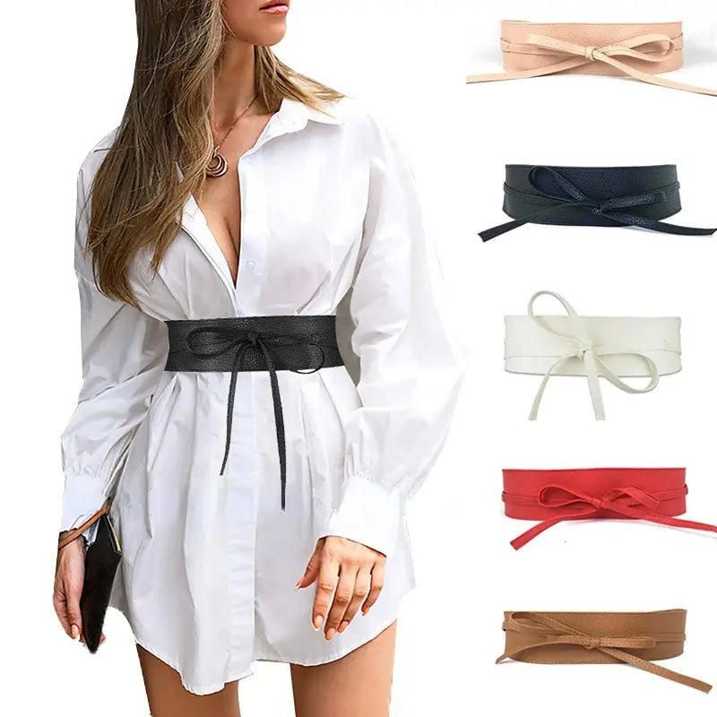 Ceinture large en cuir noir enveloppant pour femmes, présentant un design distinctif de nœud papillon noué.