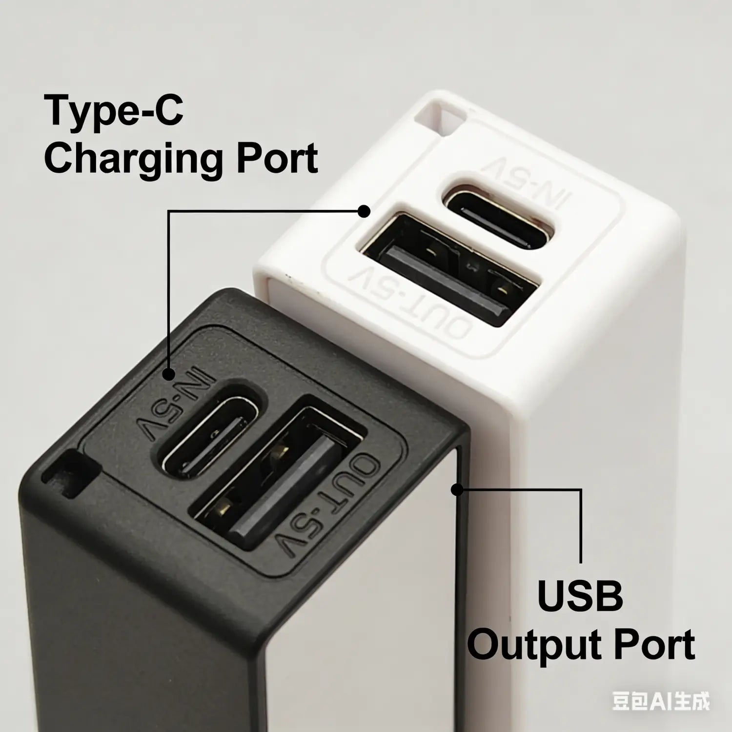 boîtiers compacts de batterie externe portable de type DIY noir et blanc pour pile 18650, avec port de charge USB-C et ports de sortie USB.