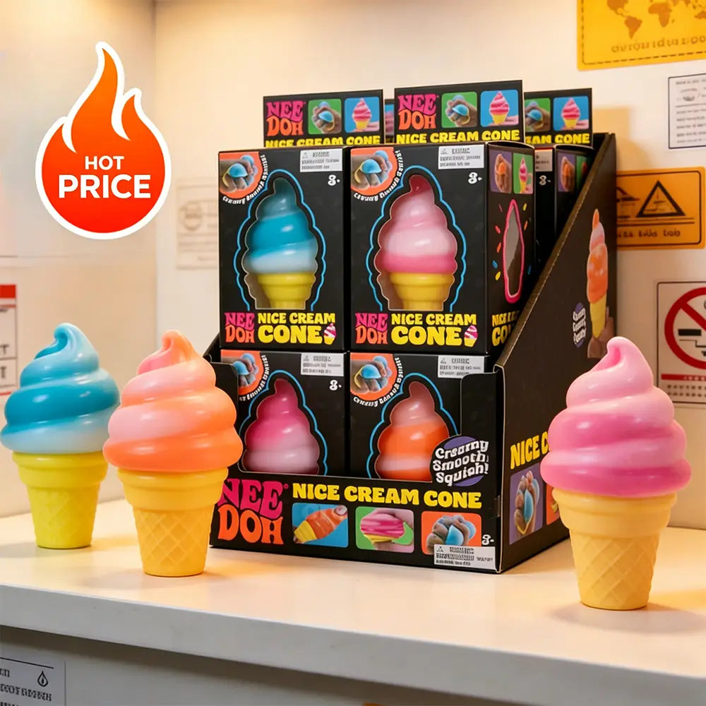 Eine Ansicht von vorne eines rosa- und orangefarben geschichteten Eistüten-Eiscreme-Kegels als Nee-Doh-Quietschtier-Fühlspielzeug mit gelber Waffeltütenbasis.
