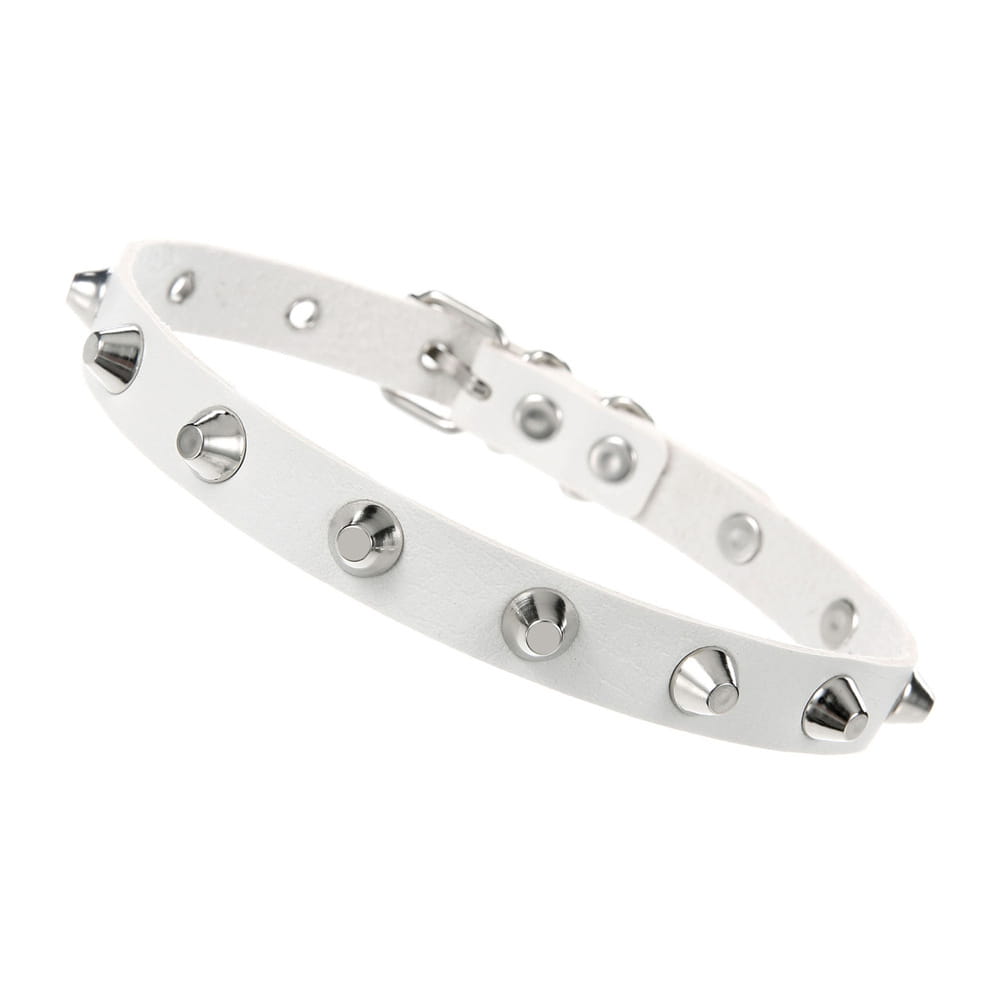 ras-cou en cuir blanc à pointes style punk, col orné de pointes métalliques à tons argentés et d'une boucle assortie, adapté pour la soirée, les fêtes et la mode gothique