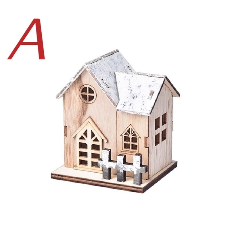 Eine rustikale Holz-Weihnachts-Haus-Dekoration mit verwittertem, weiß gestrichenem Dach und einem Zaun; mit detaillierten ausgeschnittenen Fenstern und LED-Beleuchtung zur weihnachtlichen Dekoration.