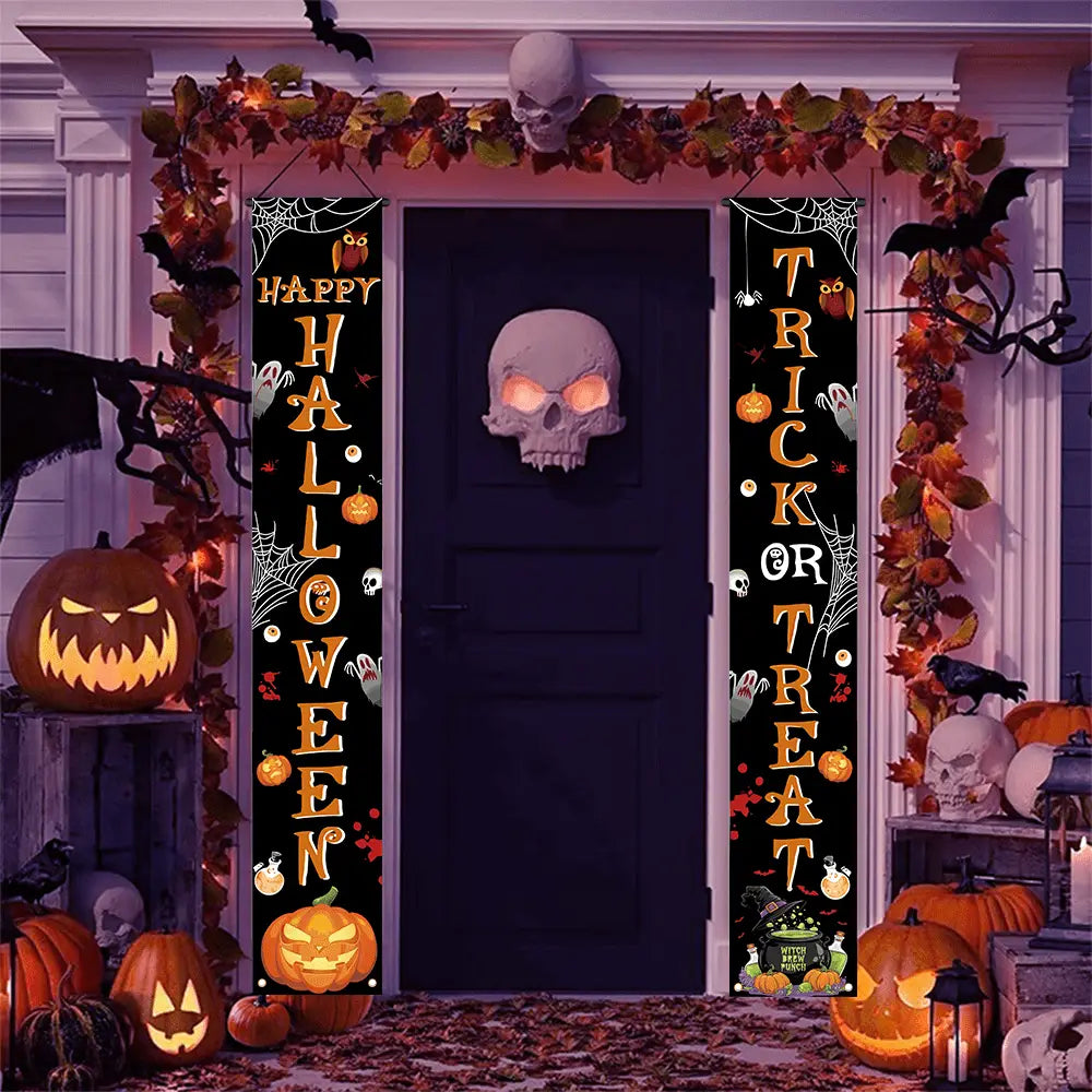 bannière d’accueil d’Halloween noire avec texte orange et illustrations effrayantes de citrouilles, de chauves-souris et d’hiboux, conçue comme un panneau vertical pour porche, pour la décoration de saison.