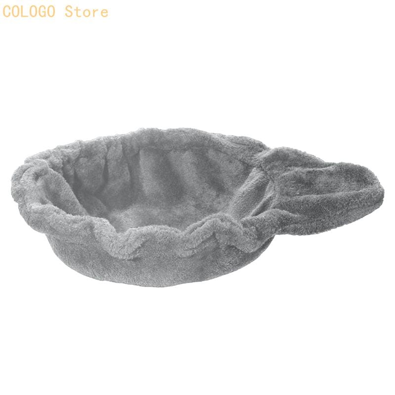 toalla de felpa gris diseñada como una cobertura de zona de descanso para un secador de cabello, con material de felpa suave para proporcionar una experiencia de descanso confortable y secado agradable.