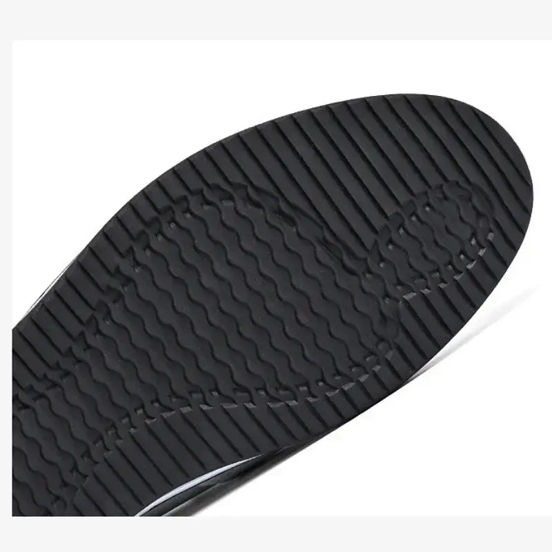 Suela de goma negra con patrón de dibujo ondulado texturizado de zapatos de conducción casuales de cuero para hombre tipo slip-on