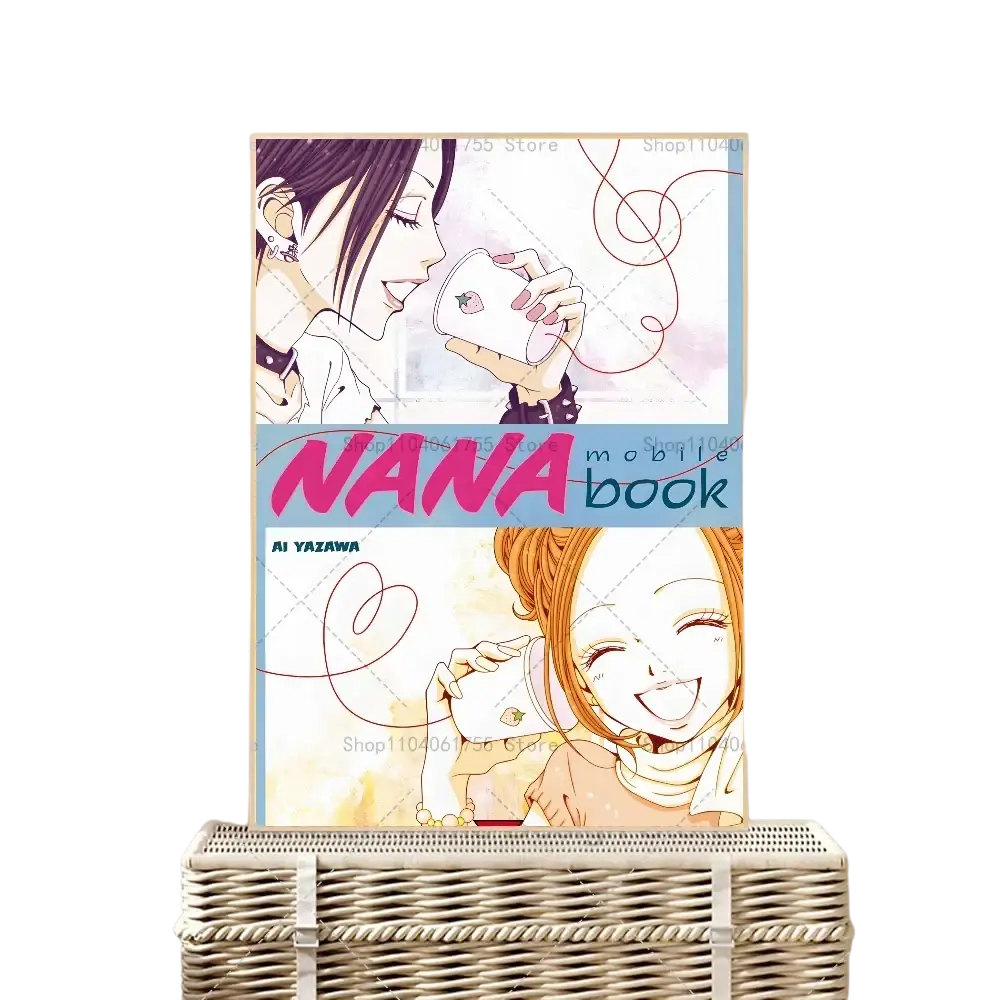 Un livre mobile classique animé Nana, présentant des illustrations anime de deux personnages aux cheveux foncés et orange, dont l’un tient une tasse blanche, pour utilisation comme autocollant-sticker d’affiche murale étanche