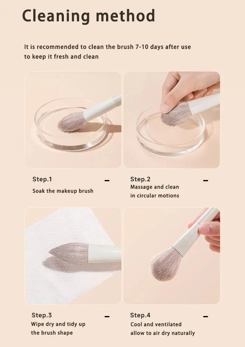 Pinceau de maquillage à manche blanc, aux poils denses doux, pour une application précise, issu de l’ensemble d’accessoires cosmétiques blanc et or de 12 pièces.