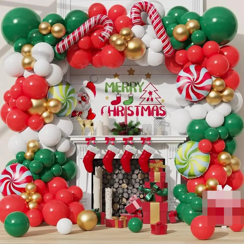 Un kit d’arche de ballons de Noël festif comprenant des ballons rouges, verts, blancs et dorés, avec des motifs de canne de bonbon et de tourbillon de menthe poivrée.