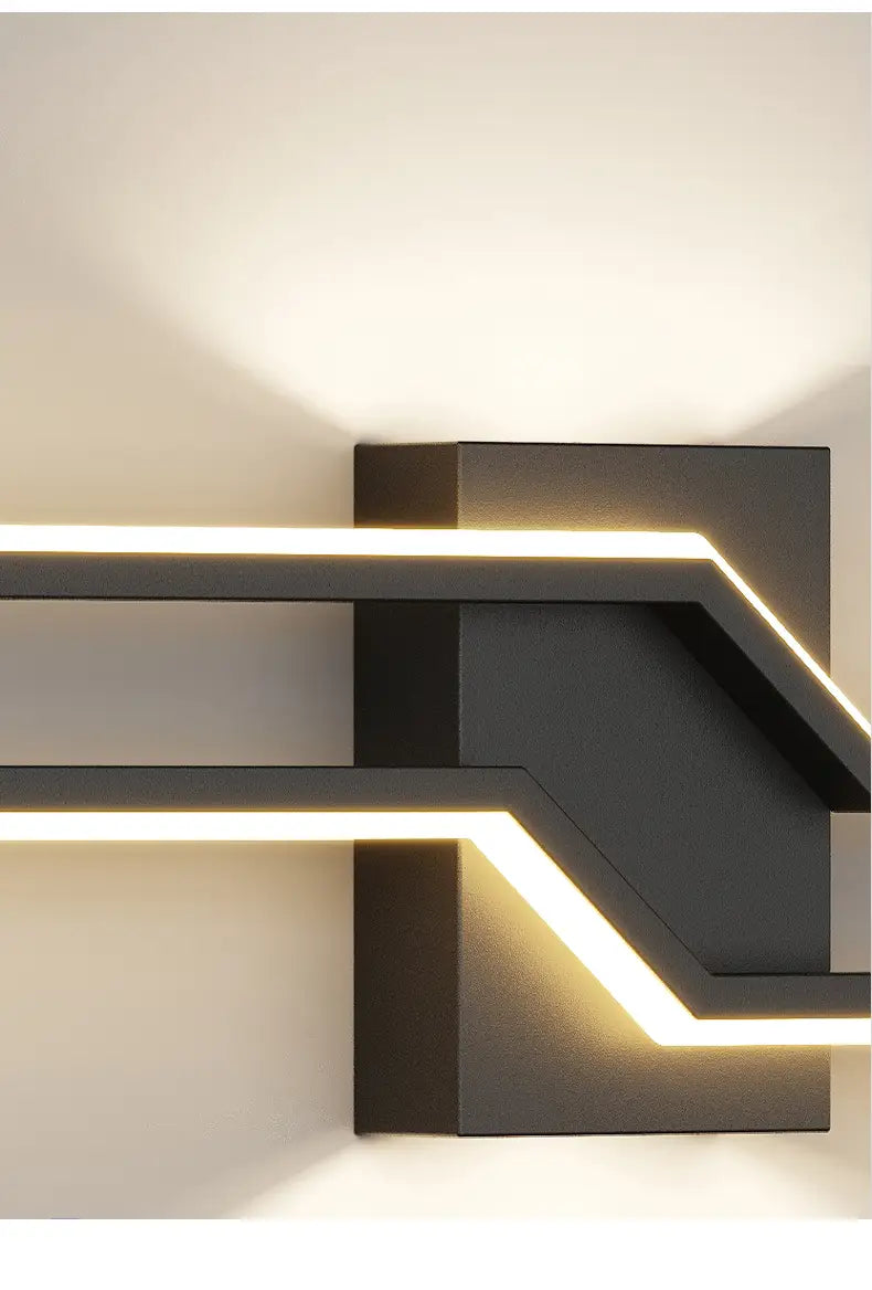 Aplique de pared LED minimalista con luz de tira moderna en negro, con un diseño geométrico e iluminación LED integrada para uso interior contemporáneo.
