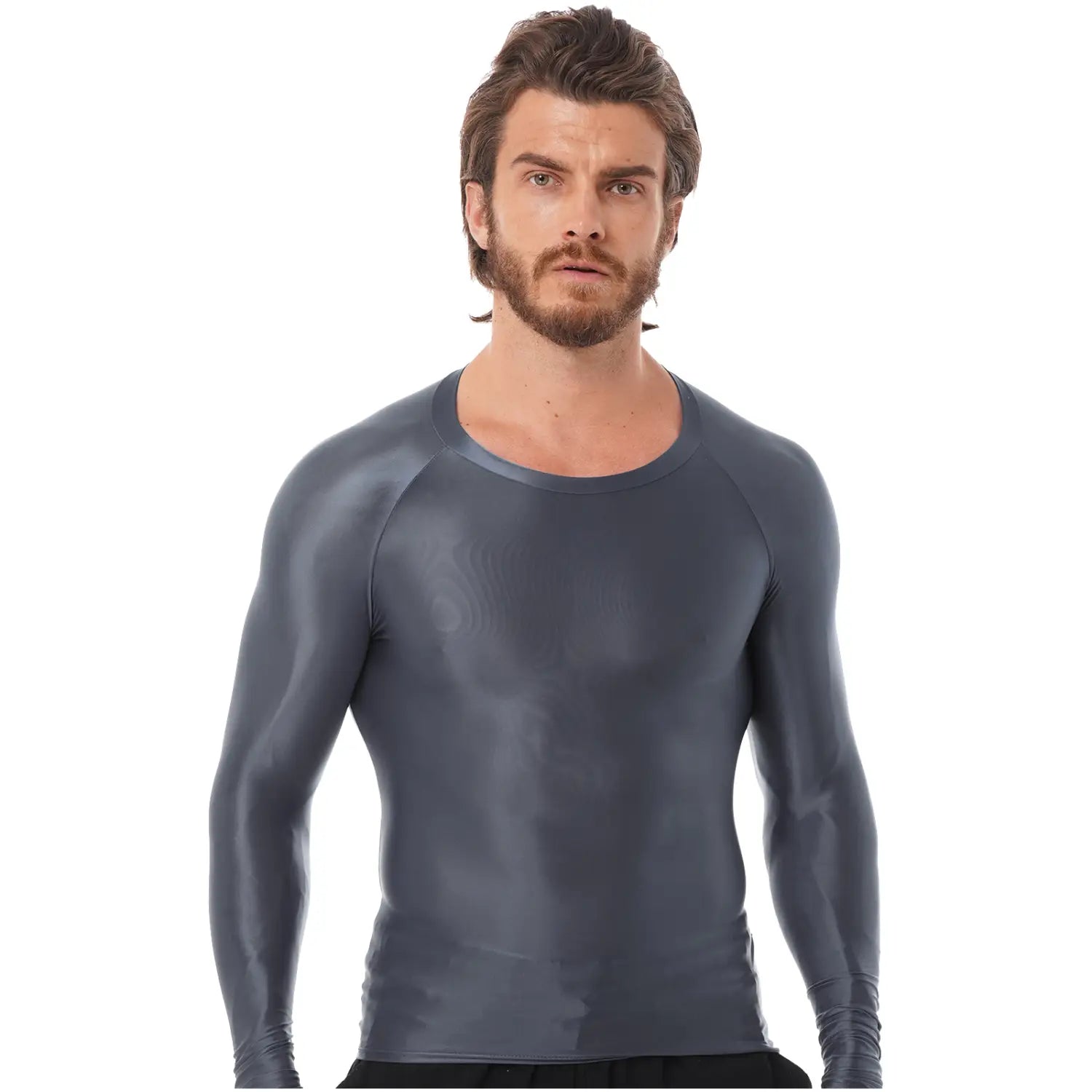 Camiseta de compresión para hombre de manga larga y acabado brillante en gris oscuro elegante, con una textura lisa y ajustada para mejorar el rendimiento atlético.