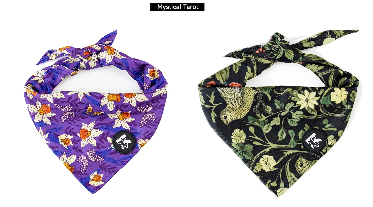 Ensemble de harnais pour animal de compagnie réglable avec bandana floral violet, comportant des jonquilles blanches et orange et des papillons, ainsi qu’un logo circulaire noir, conçu pour un ajustement confortable de la circonférence du cou, avec collier pour animal de compagnie et laisse assortis.