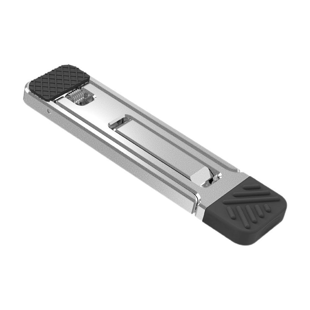 Support portable pour ordinateur portable pliant en aluminium, finition argent métallique, avec patins en caoutchouc noir et surfaces de prise texturées.