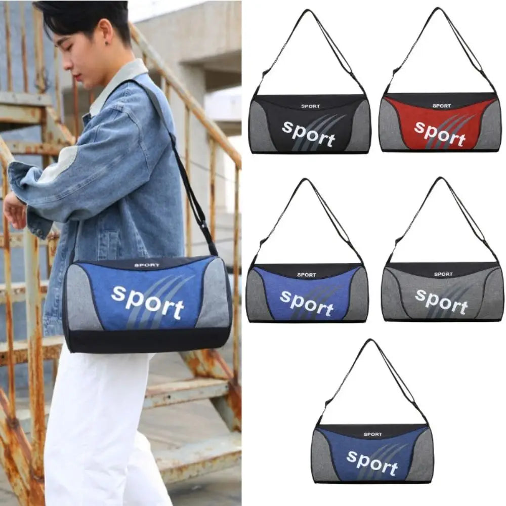 Bolsa deportiva tipo duffel azul y gris con ribetes negros y letrero deportivo blanco, diseñada como una pequeña bolsa de gimnasio para entrenamientos de aptitud física.