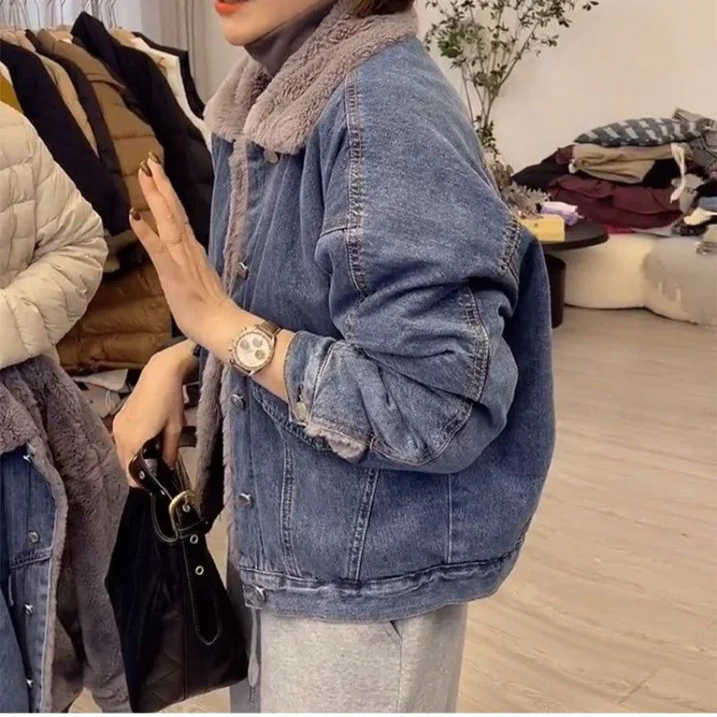 Woman Jean Coat Wool Inside Warm Denim Jacket for Women Outerwear with Fur Plush Patchwork Winter 2025 Cold Blue Padded Harajuku
