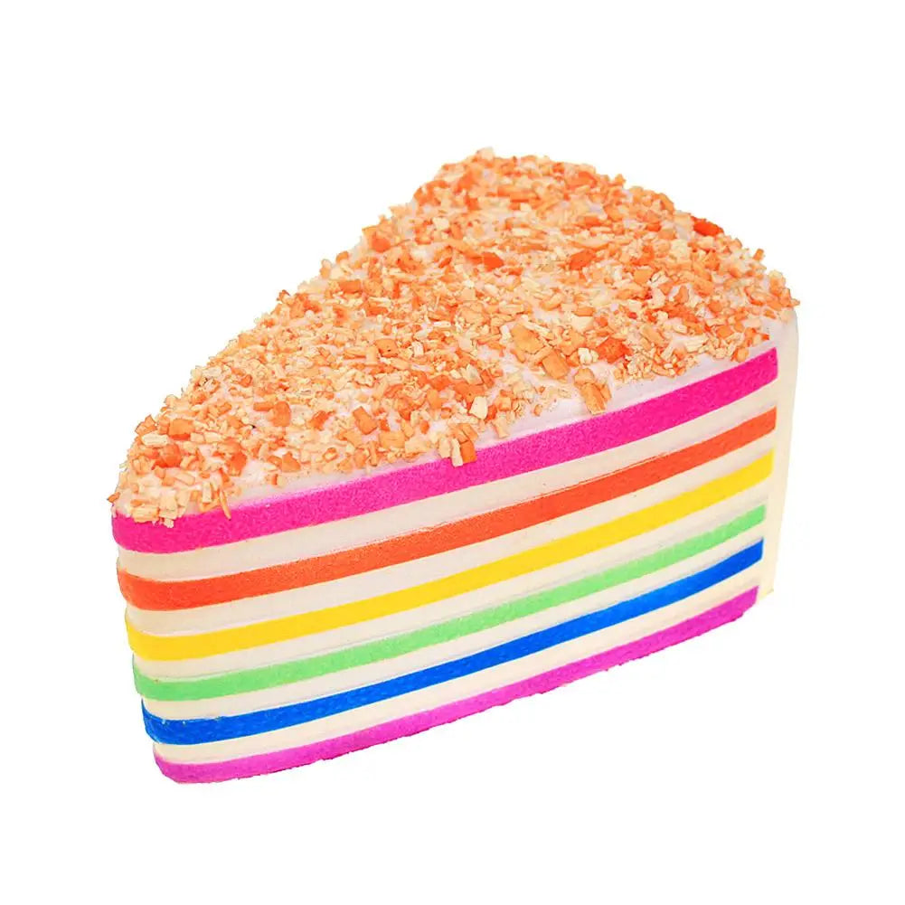 Jouet antistress à gâteau arc-en-ciel à rebond lent, présentant un gâteau souple superposé arc-en-ciel coloré, avec un topping texturé de coco orange pour améliorer le rebond lent.