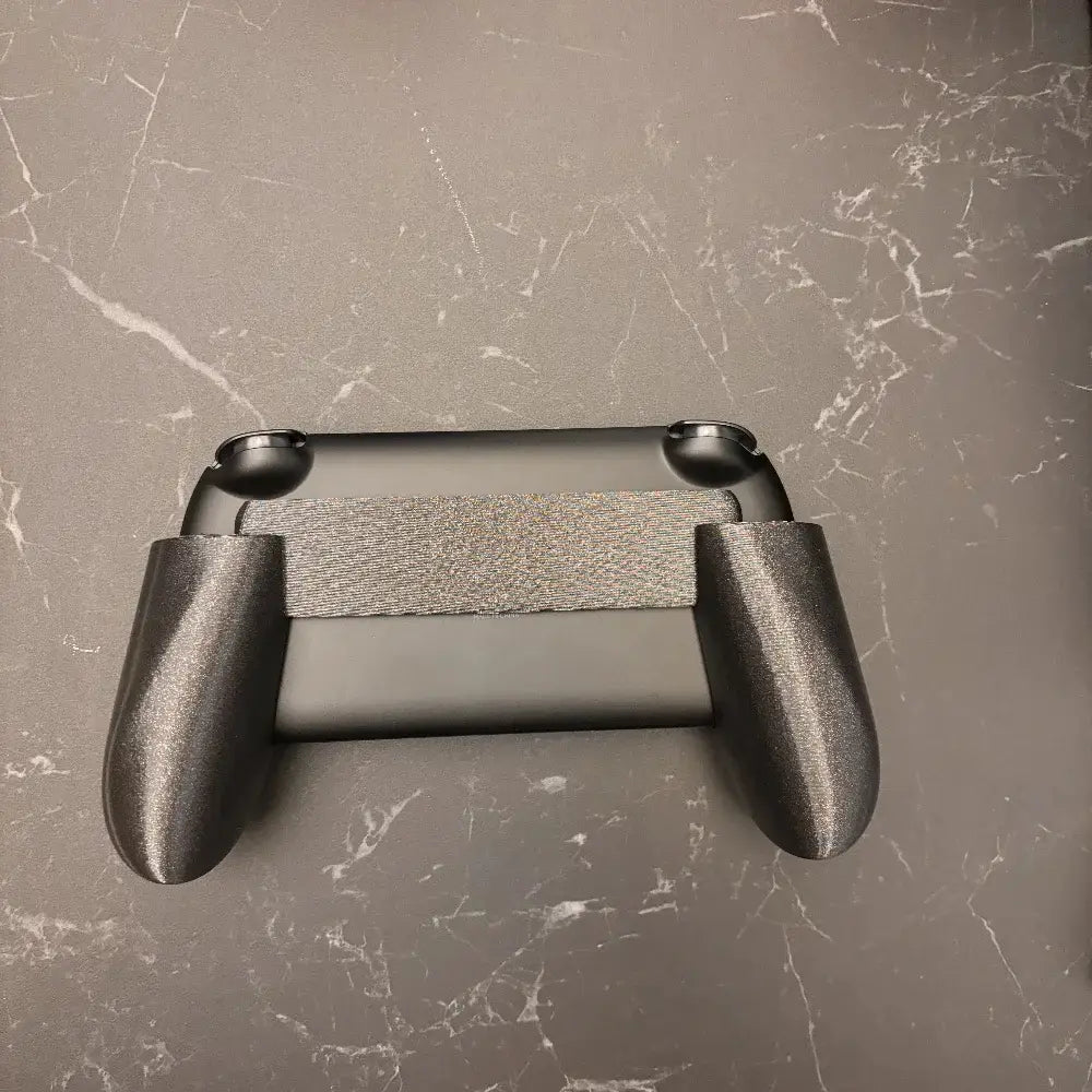 Schwarzer, strukturierter Griffaufsatz für den PlayStation-5-Controller mit ergonomischem Design von Anbernic RG40XX für eine verbesserte Handhabung und mehr Komfort.