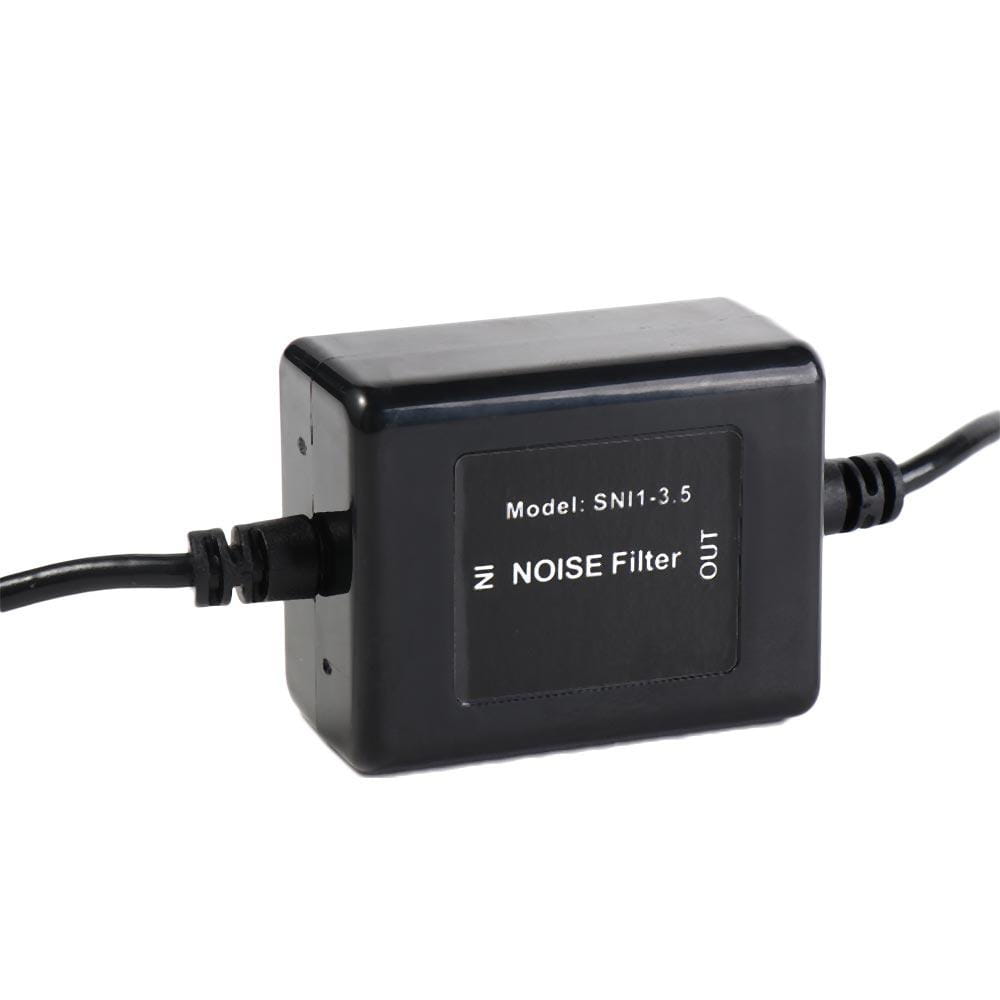 Schwarzer rechteckiger Rauschfilter SN11-3,5, auf der Frontplatte mit „Noise Filter“ gekennzeichnet, für ein Erdschleifen-Störunterdrücker-Produkt, 3,5-mm-Audiofilter.