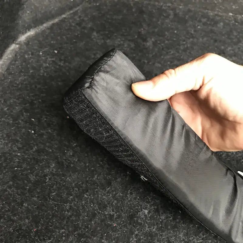 Alfombrilla negra acolchada para el suelo del coche, con tejido texturizado y bordes reforzados para el organizador flexible del maletero del coche y la varilla de almacenamiento.