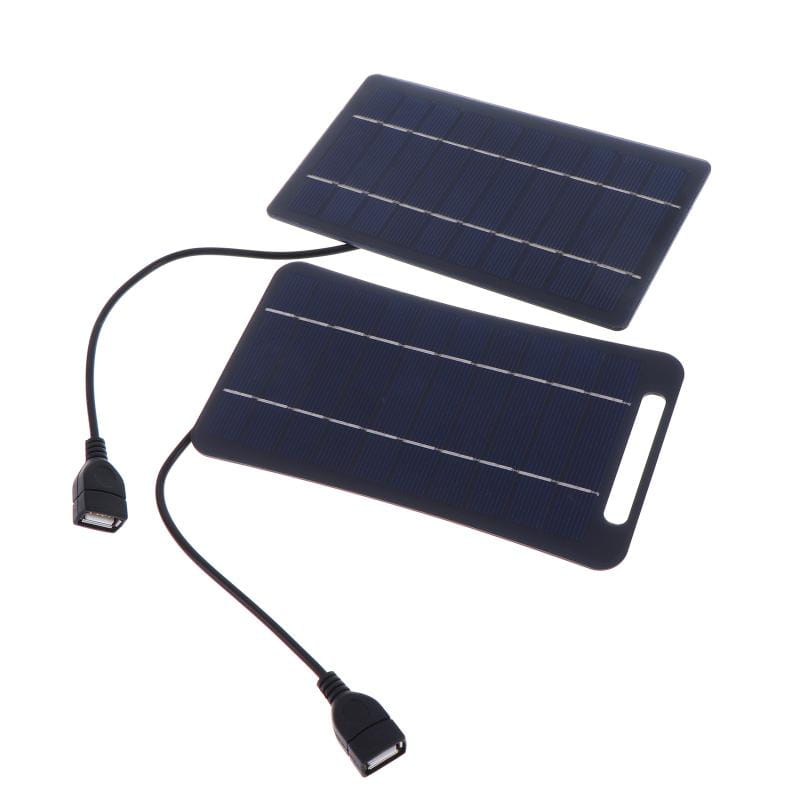 dos paneles solares rectangulares portátiles de color azul oscuro conectados por cables negros con conectores USB para la carga USB y mantenerse conectado.