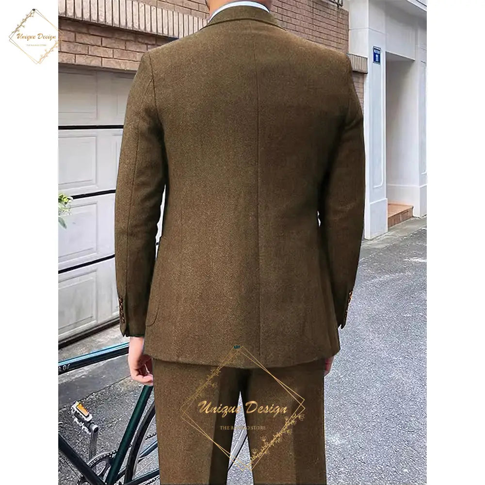 chaqueta del traje de hombre de tweed marrón de tres piezas, de una sola hilera, entallado sencillo, con corte clásico a medida, textura sutil y tipo de cierre de una sola hilera ideal para envío directo.